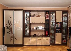 Дизайн гостиной с двумя шкафами