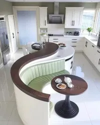 Дызайн кухні з круглай сцяной