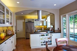 Kitchen Design With Entrance In The Middle