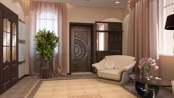 Дизайн гостиной обои и двери