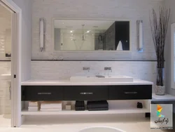 Қара шкафы бар ванна бөлмесінің дизайны