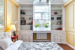 Дизайн спальни с шкафом и столиком