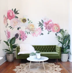 Фотографии цветов на стене в квартире