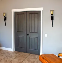 Перекрашенные двери в интерьере квартиры
