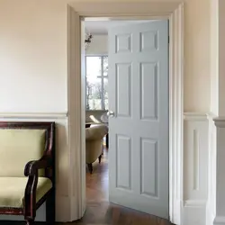 Перекрашенные двери в интерьере квартиры