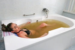 Unfilled bathtubs photo