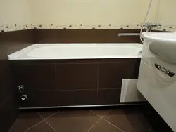 Фота ванна зачынена кафляй