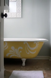 Paint the outside of the bathtub photo