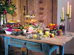 Праздничный стол на кухне фото