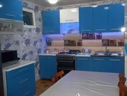 Кухня да сініх шпалер фота