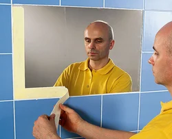 How to stick a photo in the bathroom