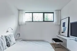 Узкое окно в спальне фото