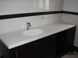 Белая столешница в ванной фото