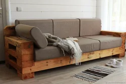 Деревянный диван для гостиной фото