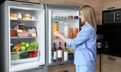 Фото на кухне возле холодильника