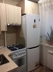 Фото на кухне возле холодильника