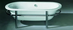 Photo steel bathtub with legs
