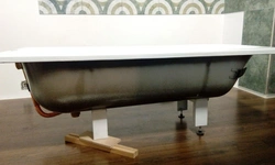 Photo steel bathtub with legs