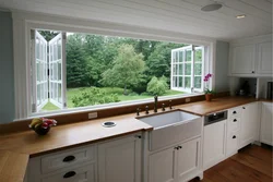 Горизонтальное окно на кухне фото