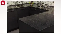 Фота кухні ў чорным камені