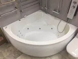 Угловой смеситель в ванной фото