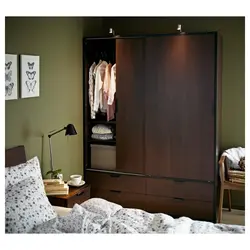 Шкаф коричневый в спальню фото