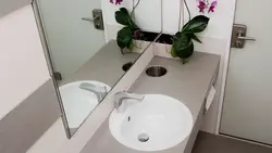 Bathtub embedded in the countertop photo