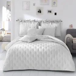 White bedspread in the bedroom photo
