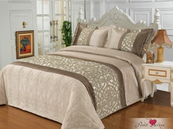 White bedspread in the bedroom photo