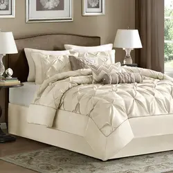White Bedspread In The Bedroom Photo