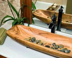 Ваннаға арналған ағаш раковинаның фотосуреті