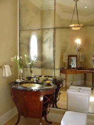 Ванна с зеркальной стеной фото