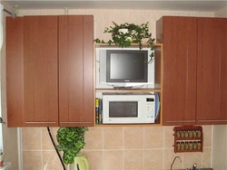 Кухни фото с микроволновкой телевизором