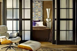 Bedroom with sliding partition photo