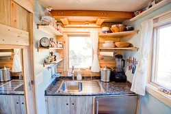 Кухня в маленьком домике фото
