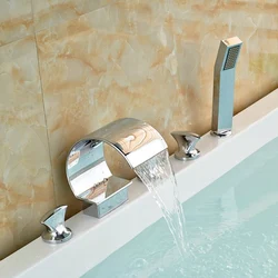 Ваннаға арналған араластырғыш орнатылған фото