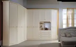 Скошенные шкафы для спальни фото