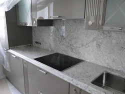 Столешница серый камень фото кухни