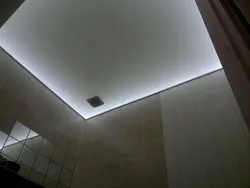 Светодиодный потолок в ванной фото