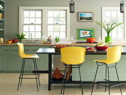 Кухни с яркими стульями фото