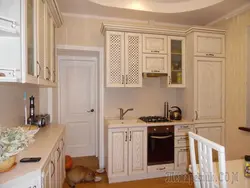 White kitchen with cornice photo