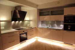 Падвесная кухня з падсветкай фота