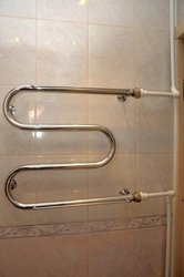 Труба полотенцесушителя в ванной фото