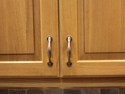 Handles Horizontally In The Kitchen Photo