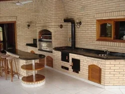 Кухня с кирпичной печью фото