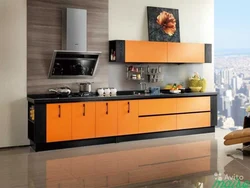 Оранжевая кухня черная столешница фото