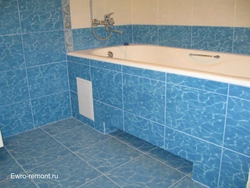 Acrylic bathtub in tiles photo