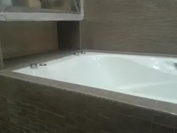 Acrylic Bathtub In Tiles Photo