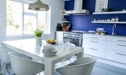 Photo white kitchen blue walls