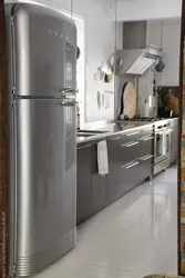 Фото стальных холодильников на кухне